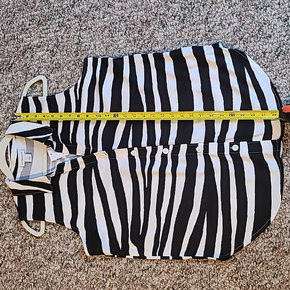 LIZ CLAIBORNE WOMEN'S SLEEVELESS BLACK AND WHITE "ZEBRA" BUTTON TOP SIZE LARGE - Picture 14 of 15